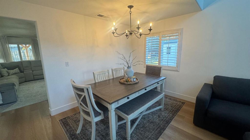 Image 9 of property listing at 2174 W Picadilly Lane, Hanford, CA 93230