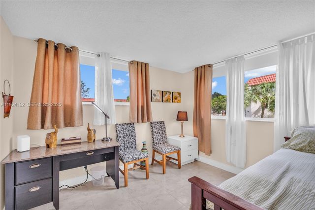 9800 N Hollybrook Lake Dr 210, Pembroke Pines, FL 33025