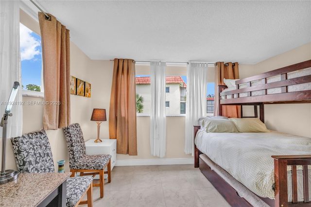 9800 N Hollybrook Lake Dr 210, Pembroke Pines, FL 33025