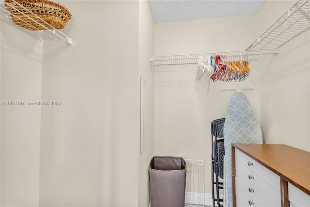 9800 N Hollybrook Lake Dr 210, Pembroke Pines, FL 33025