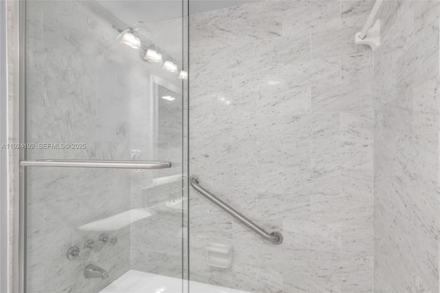 9800 N Hollybrook Lake Dr 210, Pembroke Pines, FL 33025