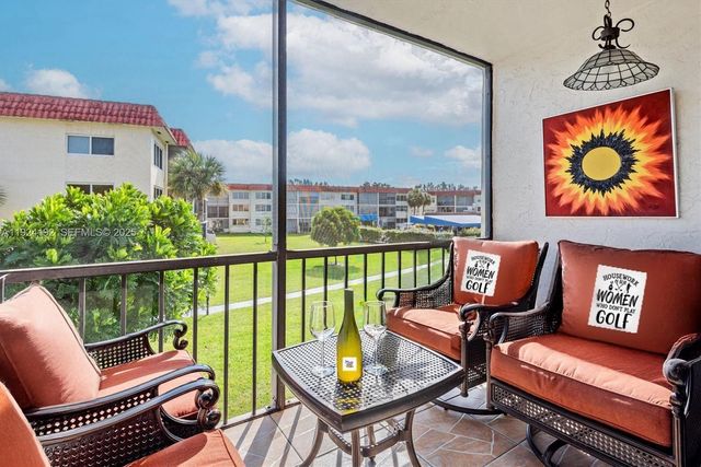 9800 N Hollybrook Lake Dr 210, Pembroke Pines, FL 33025