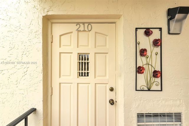 9800 N Hollybrook Lake Dr 210, Pembroke Pines, FL 33025