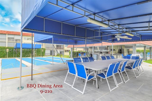 9800 N Hollybrook Lake Dr 210, Pembroke Pines, FL 33025