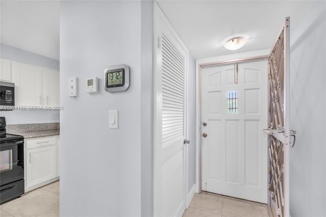 9800 N Hollybrook Lake Dr 210, Pembroke Pines, FL 33025