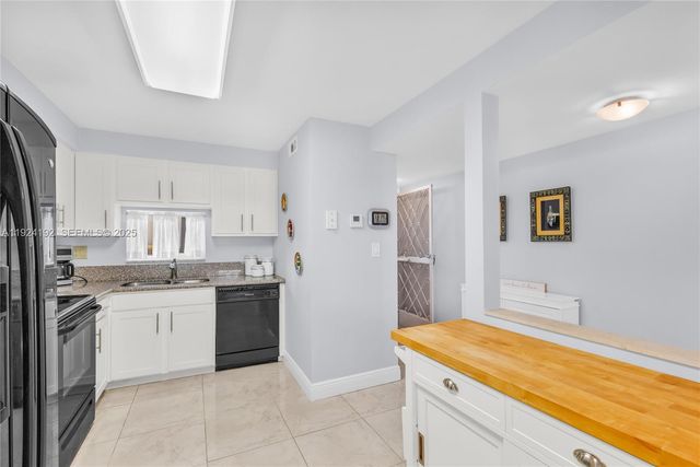 9800 N Hollybrook Lake Dr 210, Pembroke Pines, FL 33025