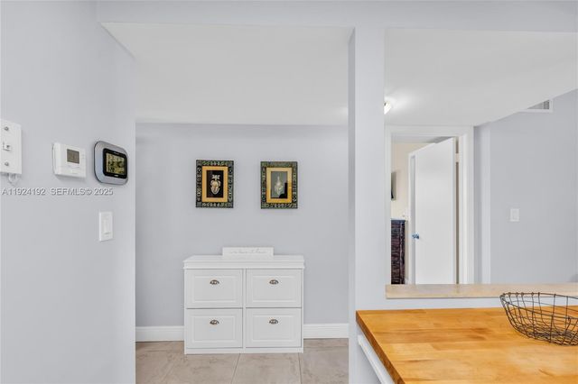 9800 N Hollybrook Lake Dr 210, Pembroke Pines, FL 33025