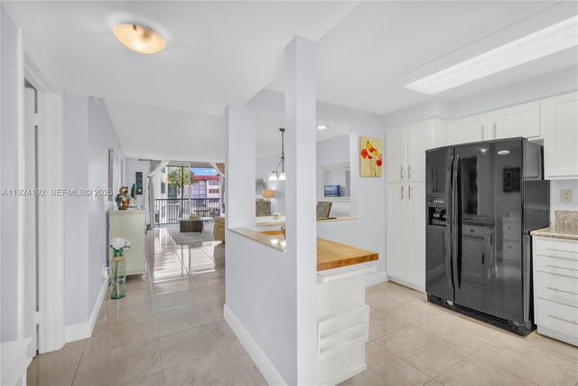 9800 N Hollybrook Lake Dr 210, Pembroke Pines, FL 33025