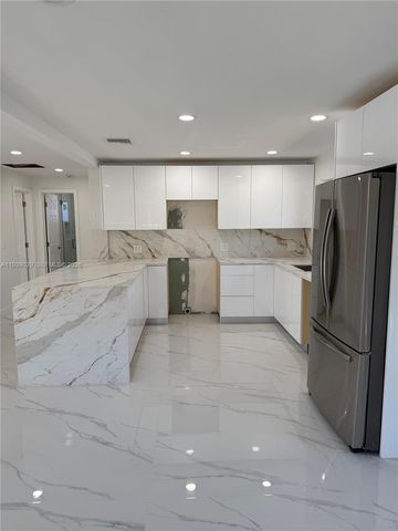 6091 SW 64th Ter, South Miami, FL 33143