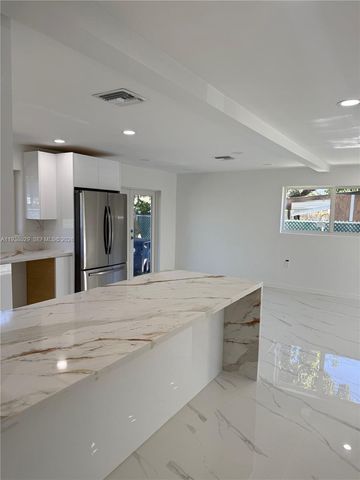 6091 SW 64th Ter, South Miami, FL 33143