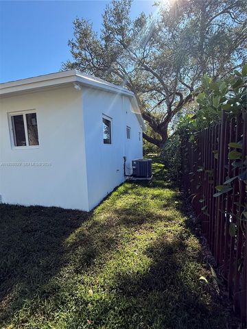 6091 SW 64th Ter, South Miami, FL 33143