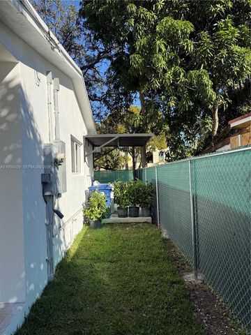 6091 SW 64th Ter, South Miami, FL 33143