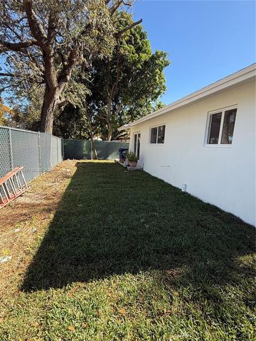 6091 SW 64th Ter, South Miami, FL 33143