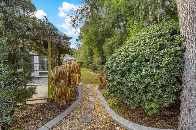 1134 SALIDO AVENUE, Lady Lake, FL 32159