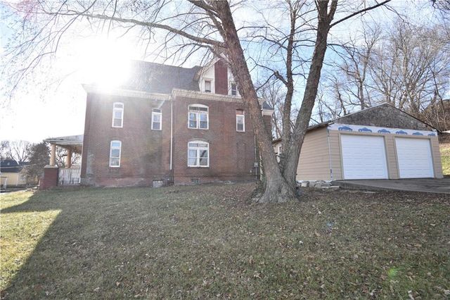 1308 N 11th Street, St Joseph, MO 64501