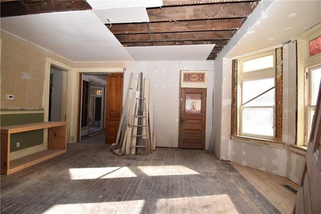 1308 N 11th Street, St Joseph, MO 64501