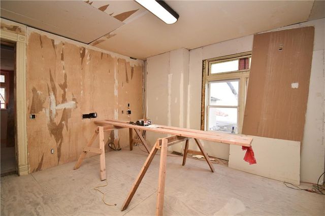 1308 N 11th Street, St Joseph, MO 64501