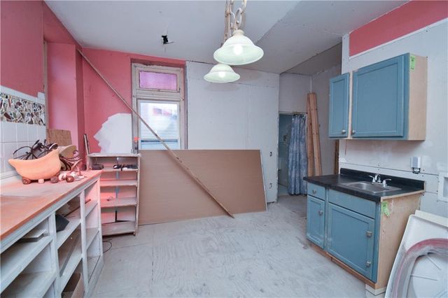 1308 N 11th Street, St Joseph, MO 64501