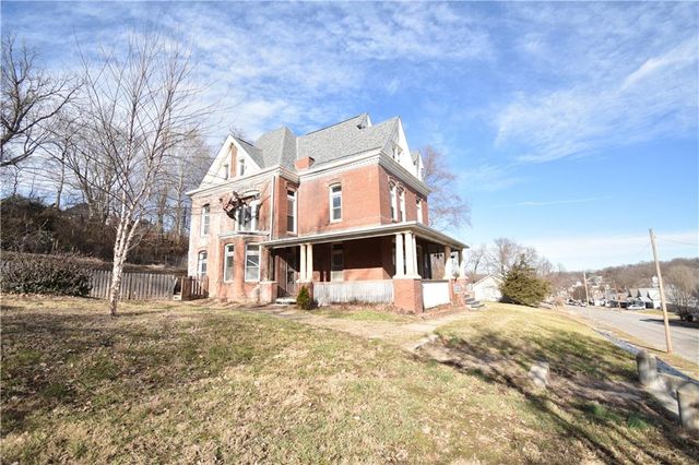 1308 N 11th Street, St Joseph, MO 64501