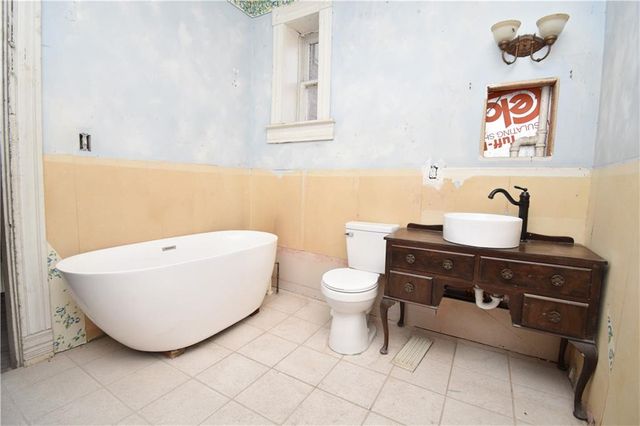 1308 N 11th Street, St Joseph, MO 64501