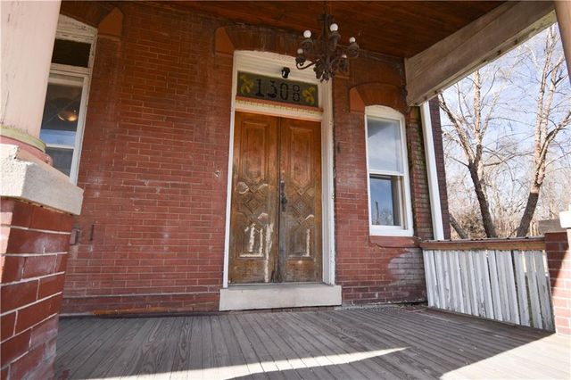 1308 N 11th Street, St Joseph, MO 64501