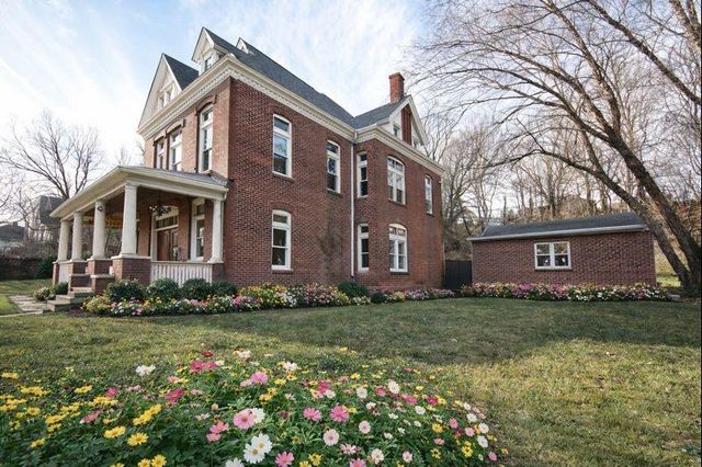 1308 N 11th Street, St Joseph, MO 64501