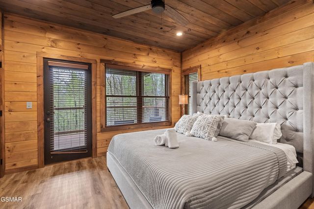 5276 Riversong Way, Sevierville, TN 37876