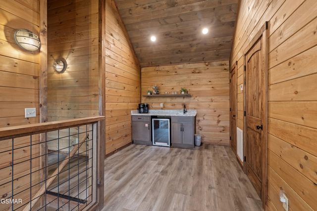 5276 Riversong Way, Sevierville, TN 37876