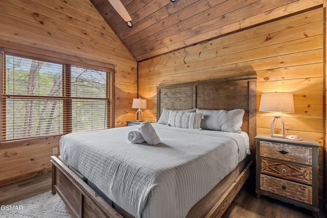 5276 Riversong Way, Sevierville, TN 37876