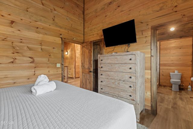 5276 Riversong Way, Sevierville, TN 37876