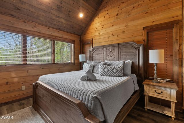 5276 Riversong Way, Sevierville, TN 37876