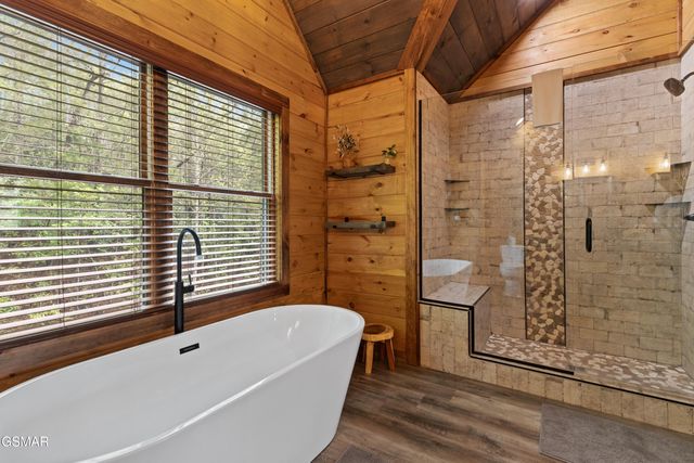 5276 Riversong Way, Sevierville, TN 37876