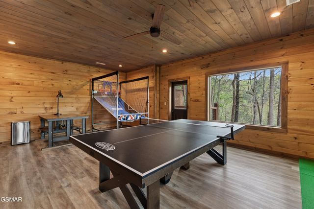 5276 Riversong Way, Sevierville, TN 37876