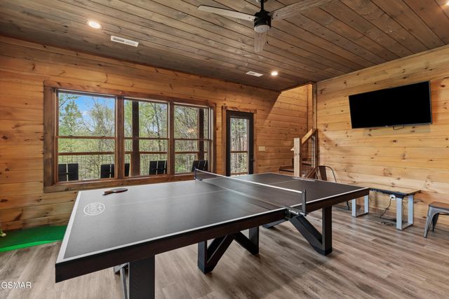 5276 Riversong Way, Sevierville, TN 37876