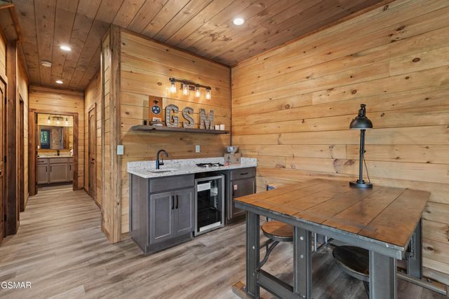 5276 Riversong Way, Sevierville, TN 37876