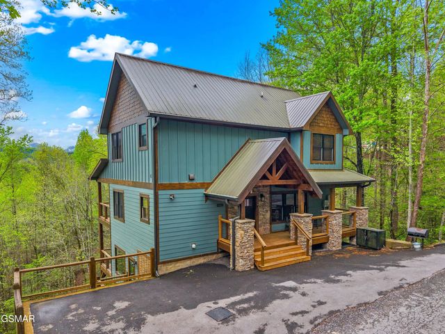 5276 Riversong Way, Sevierville, TN 37876