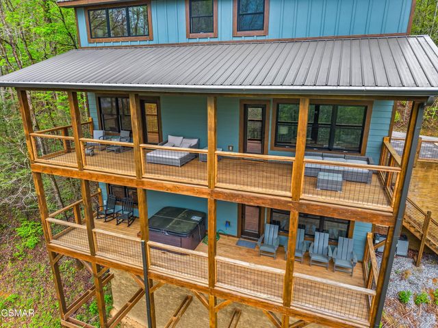 5276 Riversong Way, Sevierville, TN 37876