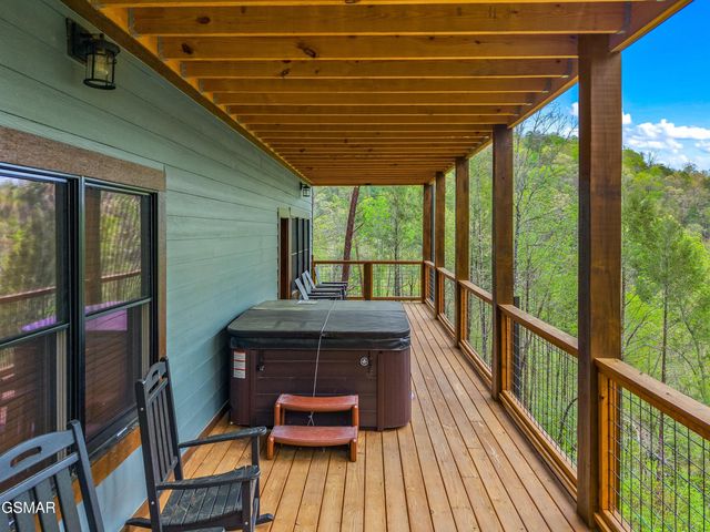 5276 Riversong Way, Sevierville, TN 37876