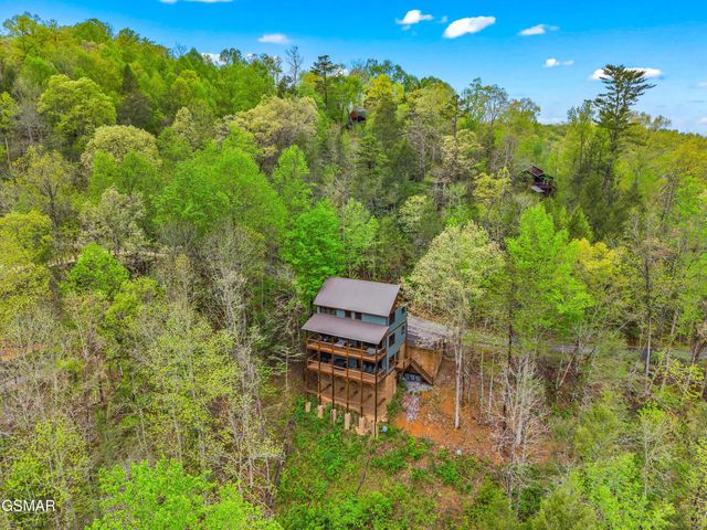 5276 Riversong Way, Sevierville, TN 37876