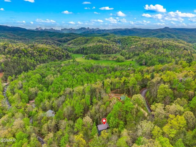 5276 Riversong Way, Sevierville, TN 37876