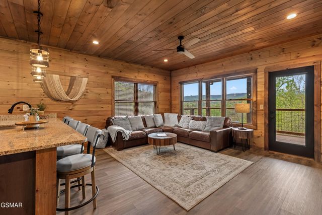 5276 Riversong Way, Sevierville, TN 37876