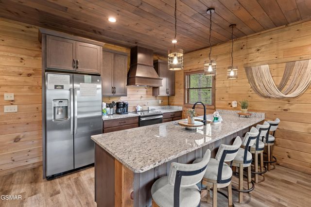 5276 Riversong Way, Sevierville, TN 37876