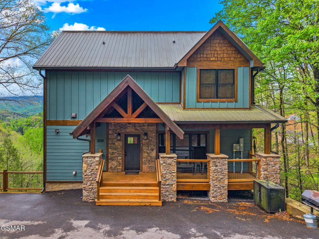 5276 Riversong Way, Sevierville, TN 37876