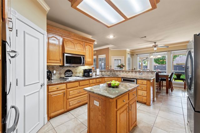 2505 Inverrary Drive, Ennis, TX 75119