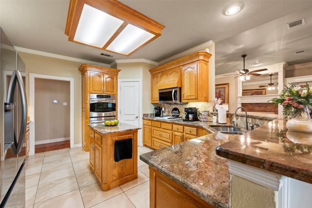2505 Inverrary Drive, Ennis, TX 75119