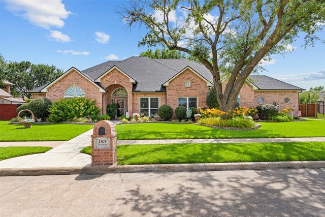 2505 Inverrary Drive, Ennis, TX 75119