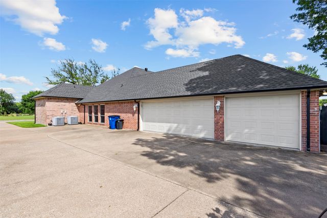 2505 Inverrary Drive, Ennis, TX 75119