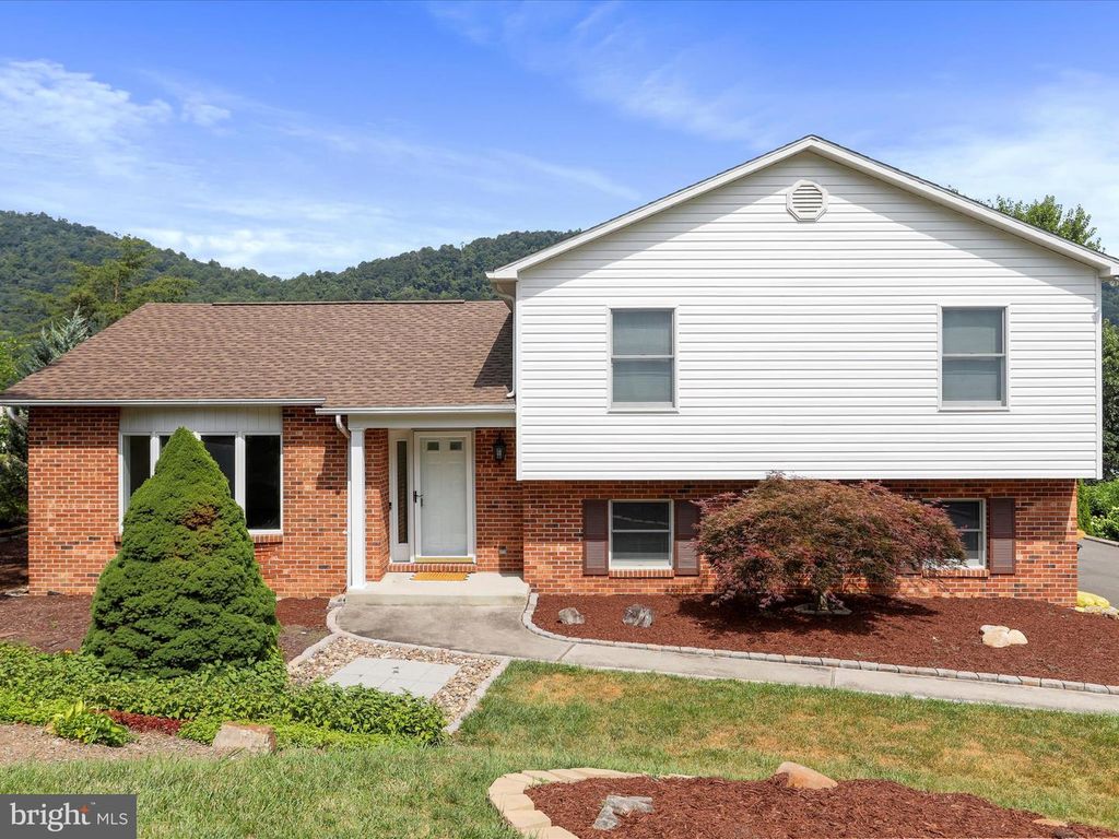 64 MAPLE LEAF ST, Ridgeley, WV 26753