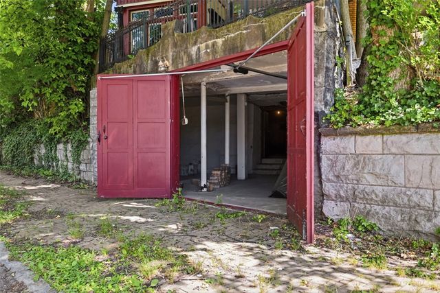 1101 Mcclure St, Munhall, PA 15120