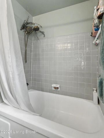 2714 Riedling Dr APT 4, Louisville, KY 40206